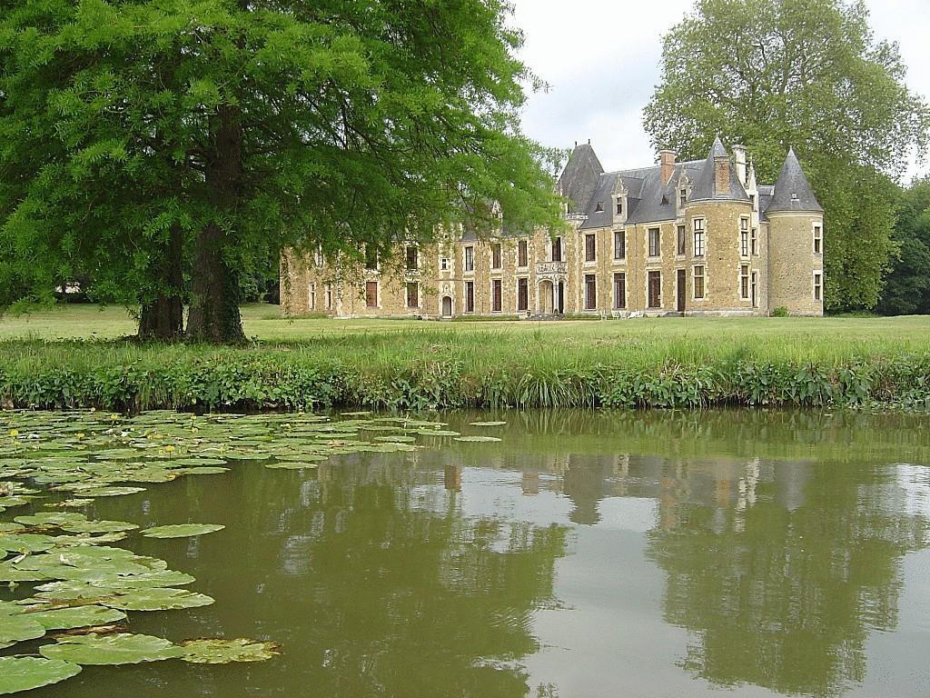Chateau De Cheronne Bed and Breakfast Tuffé Exteriör bild