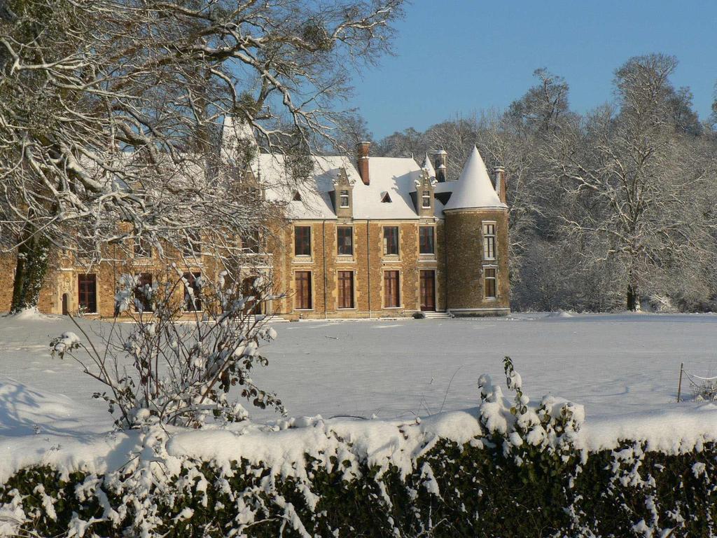 Chateau De Cheronne Bed and Breakfast Tuffé Exteriör bild